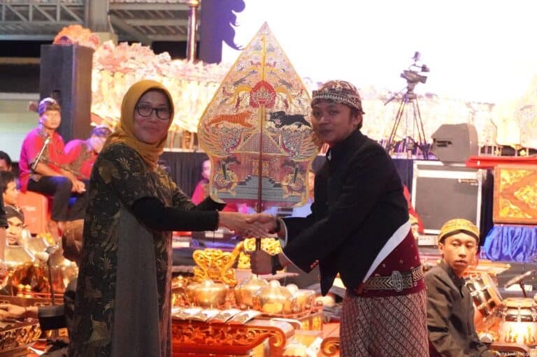 Pagelaran Wayang Kulit Ramaikan Peresmian Pasar Wates