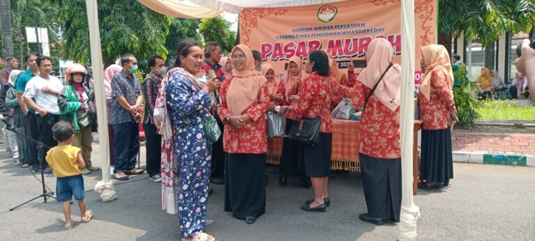 Ramadhan Indahnya Berbagi Dharma Wanita Persatuan Bersama Kacabdindik Jatim Wilayah Kediri Gelar Pasar Murah