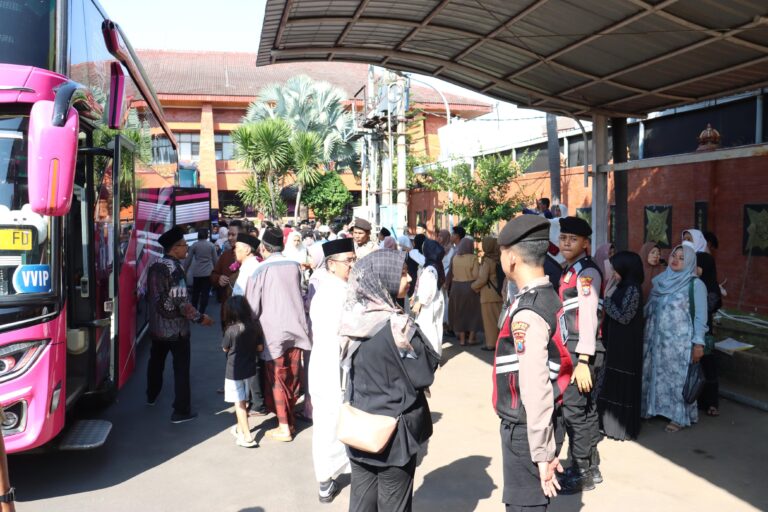Polres Mojokerto Kota Beri Pelayanan Prima Kepada Calon Jamaah Haji Kota Mojokerto