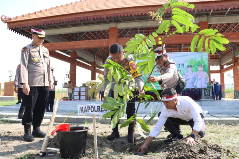 Polres Mojokerto Kota Tanam 1.000 Bibit Buah dan Ketahanan Pangan