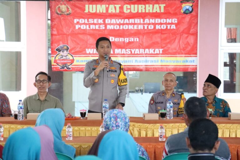 Dengar Keluhan Warga, Kapolres Mojokerto Kota Jawab Melalui Jumat Curhat