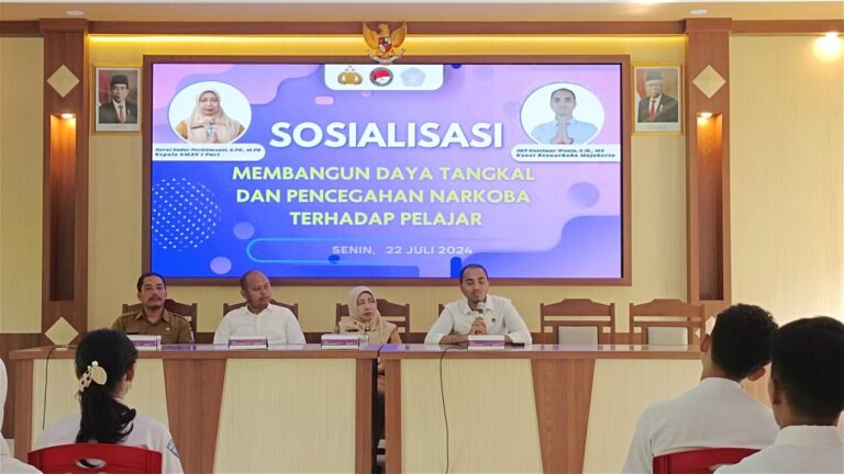 Kasat Narkoba Dianugerahi Gelar ‘Alumni Menginspirasi’ dari SMAN 1 Puri