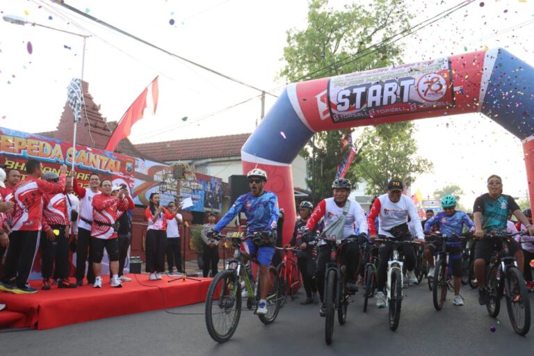 Sambut Hari Bhayangkara Ke-78, Polres Mojokerto Kota bersama Masyarakat dan Stakeholder Sepeda Santai 15 KM