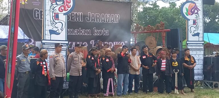 Plt Camat Kota, Kecamatan Kota Kediri Buka Gelaran Seni Jaranan di Kelurahan Dandangan