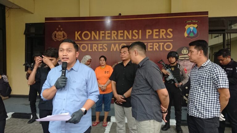 Mantan Murid Tega Tipu Guru SD Hingga Ratusan Juta Rupiah