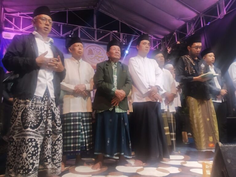Mbak Vinanda-Gus Qowim Hadiri ‘Tamanan Bersholawat’