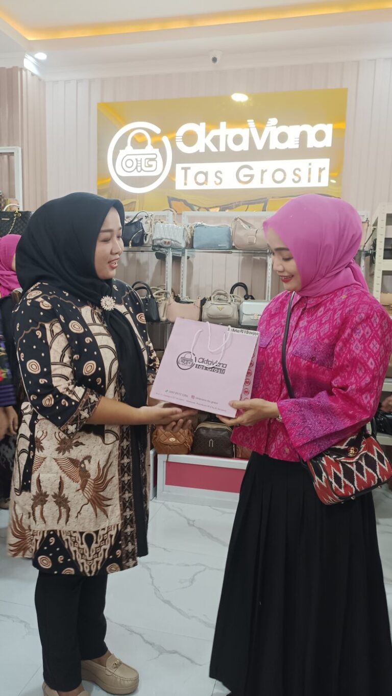 Kunjungan Ketua Persit KCK PD V/Brawijaya Mendorong Inovasi dan Kemajuan UMKM