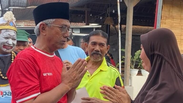 Calon Wakil Walikota Kediri Gus Qowim, Door To Door Sapa Warga di Kelurahan Bandar Kidul