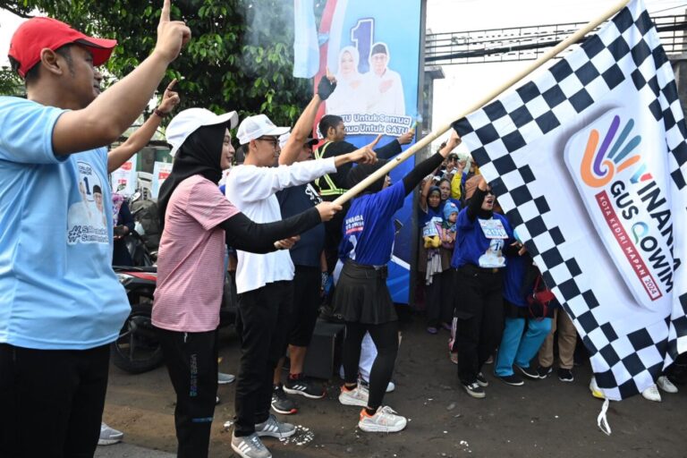 Gaungkan Hidup Sehat Warga Kota Kediri, Vinanda – Gus Qowim Gelar Fun Run di Kampanye Akbar