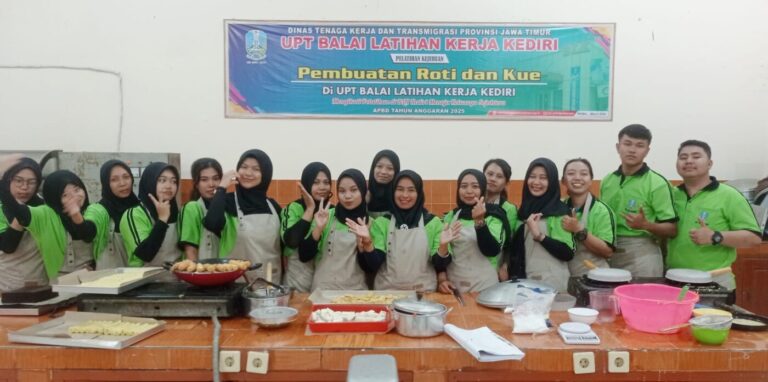 BLK Kediri Berikan Pelatihan Pembuatan Roti dan Kue