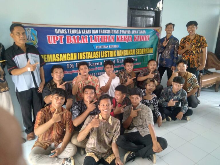 Kegiatan Pelatihan Pemasangan Instalasi Listrik Bangunan Sederhana di Kayen Kidul Kabupaten Kediri