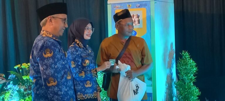 Pemkot Kediri Melalui Dinsos Launching Program ATM Beras Mapan dan Penyaluran Secara Serentak ke 46 Kelurahan