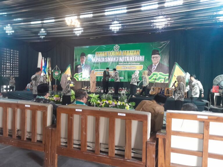 Muhibudin, M.Pd. Gantikan Drs. Lukijan Pimpin Kepala SMAN 7 Kota Kediri