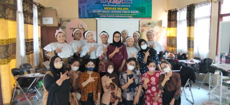 BLK Kediri Gelar Pelatihan Berbasis Kompetensi Kejuruan Merias Wajah